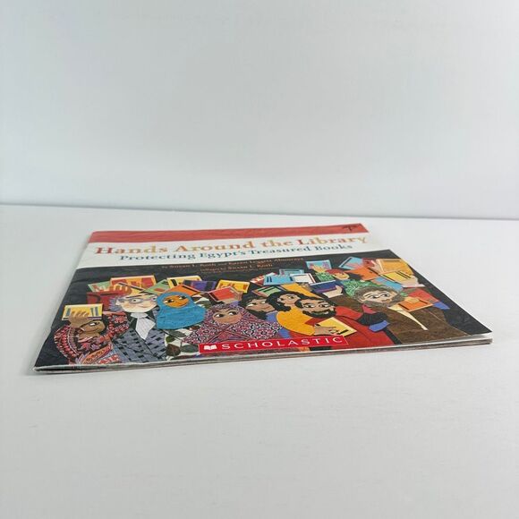 2/$6 Hands Around the Library book by Susan L. Roth-Protecting Egypt’s Books - Picture 9 of 11